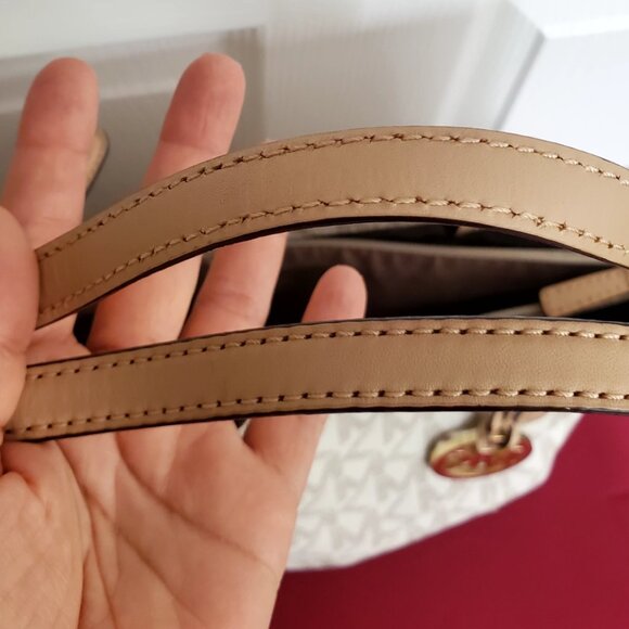 MK Michal Kors Signature Classic Tote Bag - Picture 15 of 15